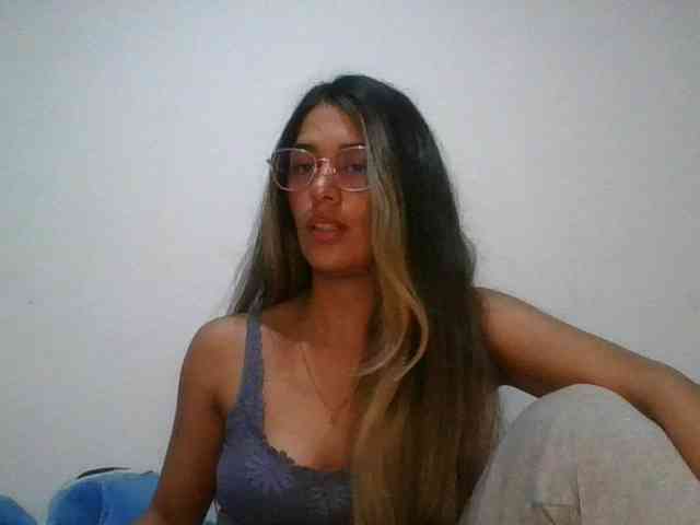 JuanaBrunette webcam