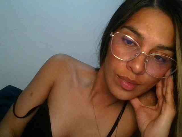 JuanaBrunette webcam