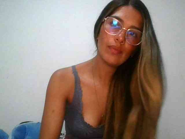 JuanaBrunette webcam