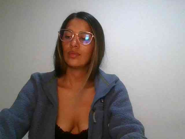 JuanaBrunette webcam