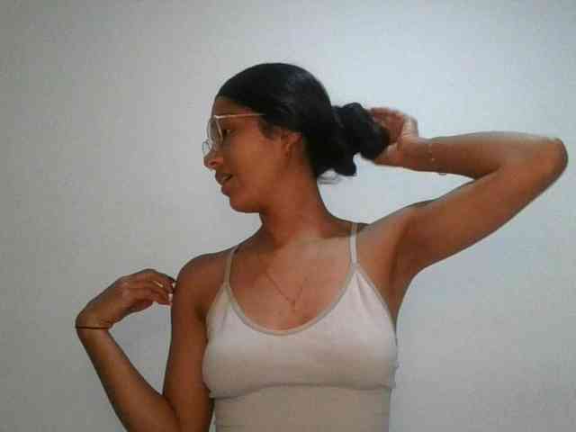 JuanaBrunette webcam