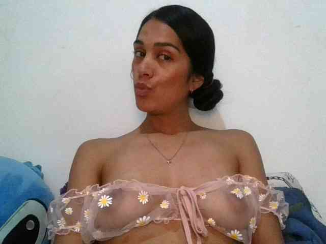 JuanaBrunette webcam