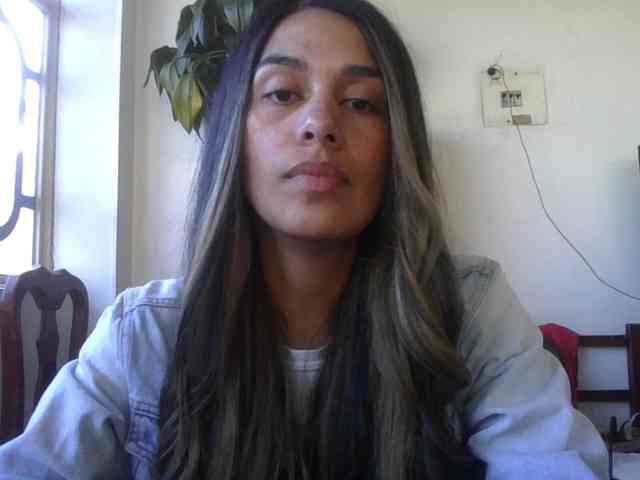 JuanaBrunette webcam