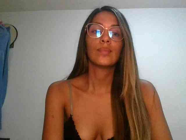 JuanaBrunette webcam