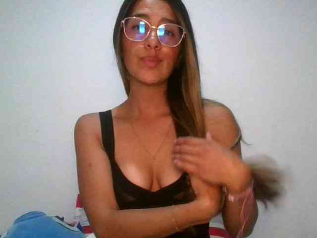 JuanaBrunette webcam