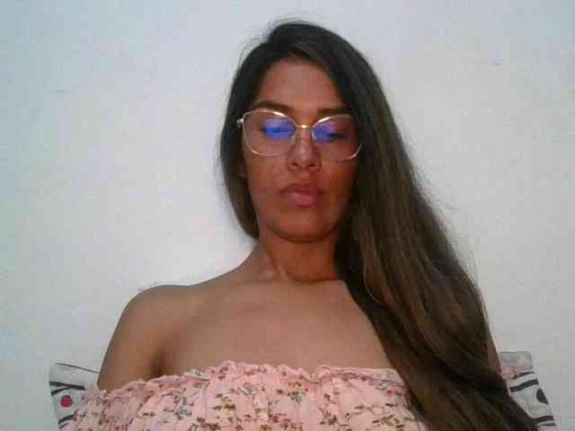 JuanaBrunette webcam