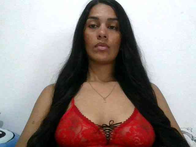 JuanaBrunette webcam