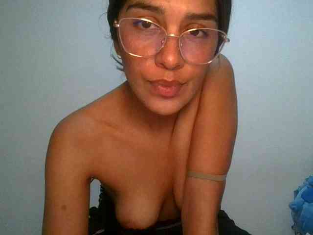 JuanaBrunette webcam