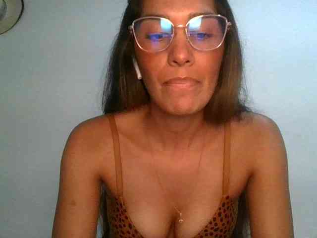 JuanaBrunette webcam