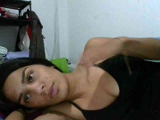 JuanaBrunette webcam