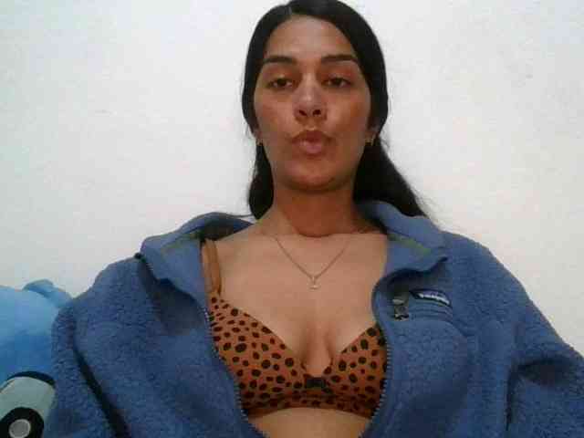 JuanaBrunette webcam