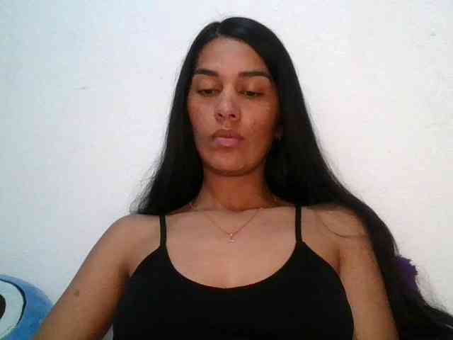 JuanaBrunette webcam