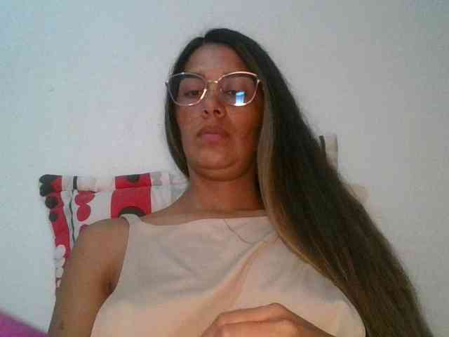 JuanaBrunette webcam