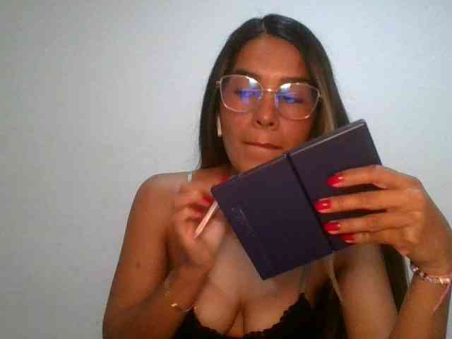 JuanaBrunette webcam