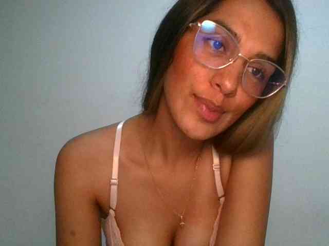 JuanaBrunette webcam