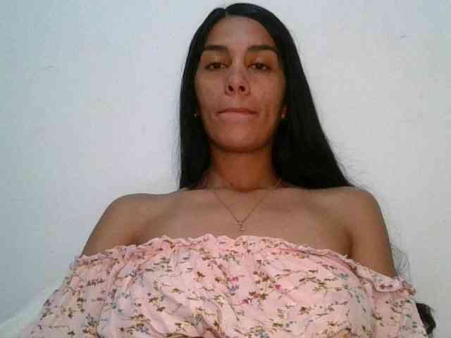 JuanaBrunette webcam