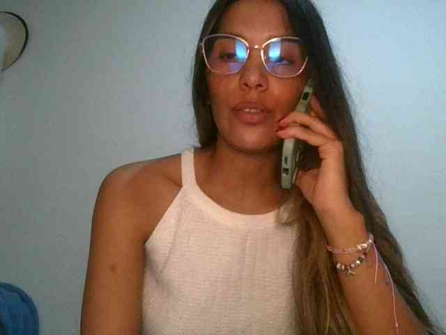 JuanaBrunette webcam