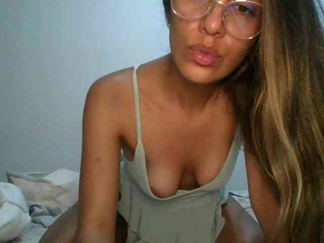 JuanaBrunette webcam