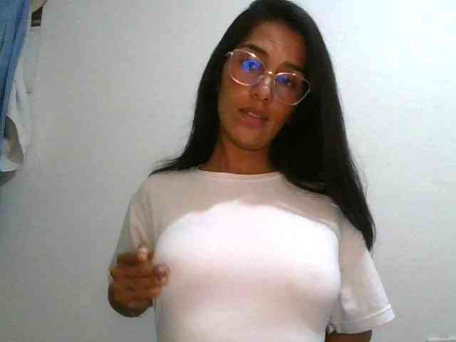 JuanaBrunette webcam