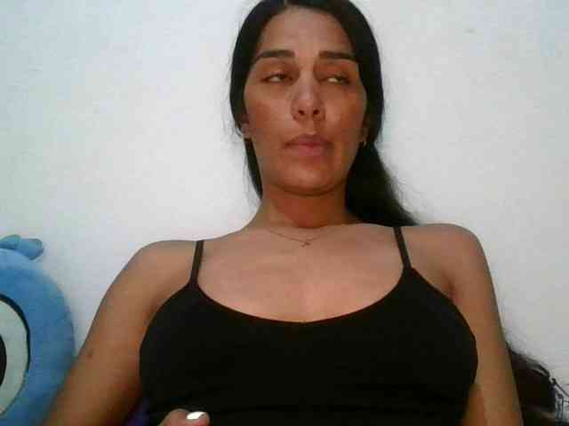 JuanaBrunette webcam