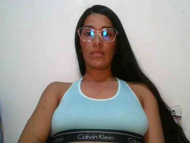 JuanaBrunette webcam