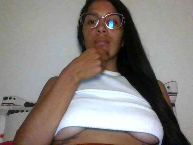 JuanaBrunette webcam