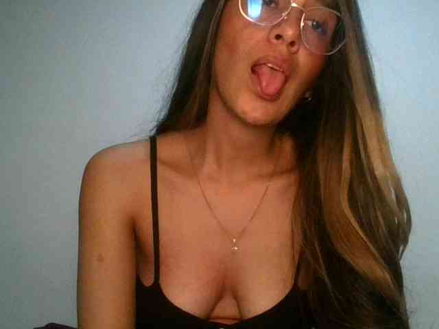 JuanaBrunette webcam