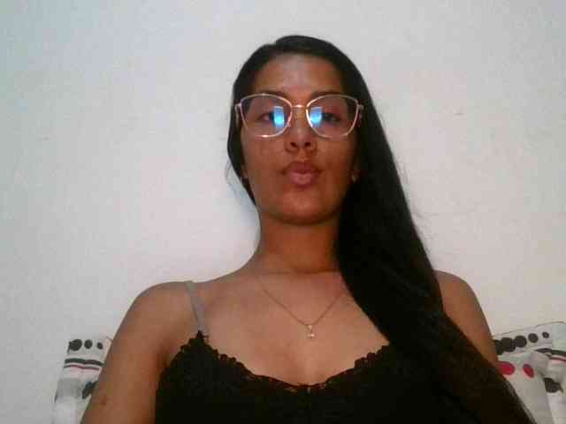 JuanaBrunette webcam