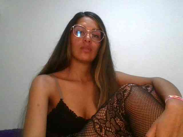 JuanaBrunette webcam