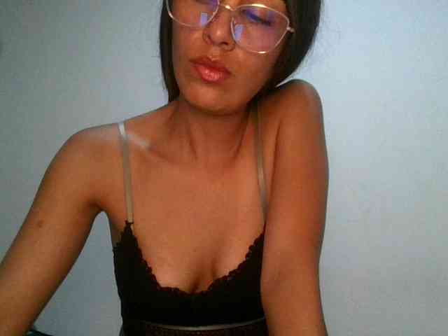 JuanaBrunette webcam