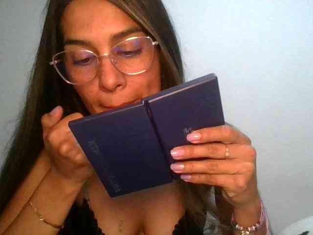 JuanaBrunette webcam