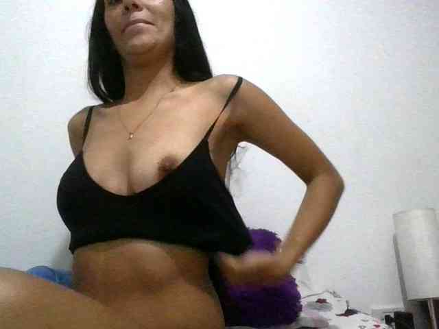 JuanaBrunette webcam