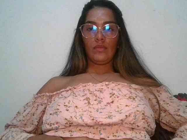 JuanaBrunette webcam