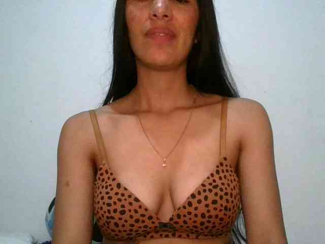 JuanaBrunette webcam