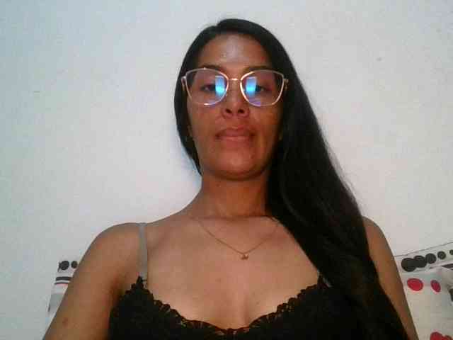 JuanaBrunette webcam