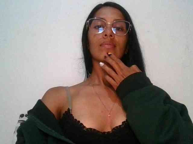 JuanaBrunette webcam