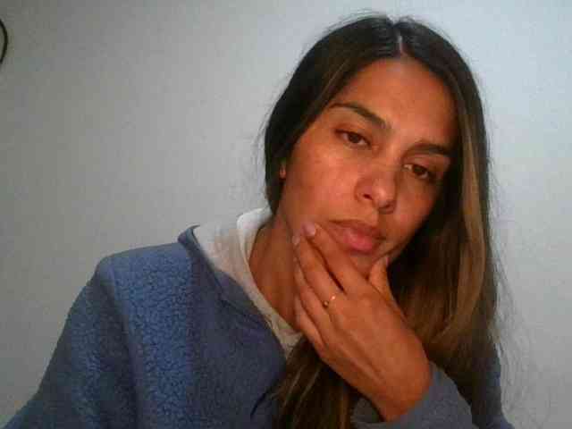 JuanaBrunette webcam