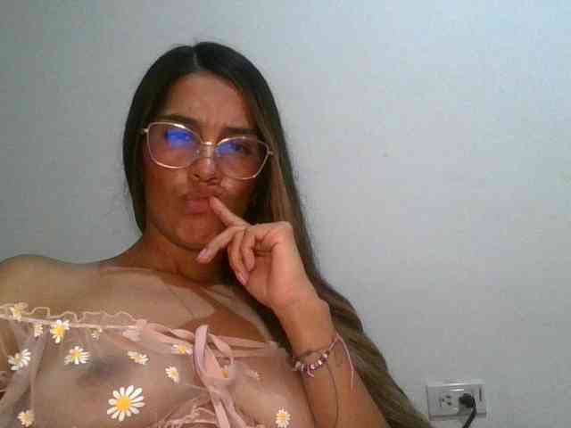 JuanaBrunette webcam