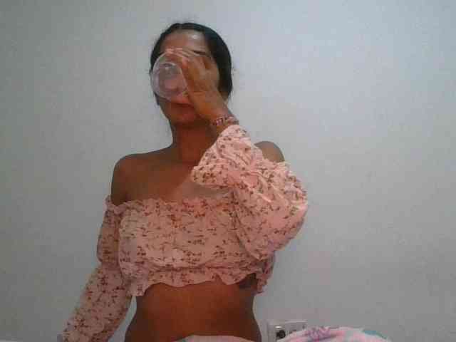 JuanaBrunette webcam