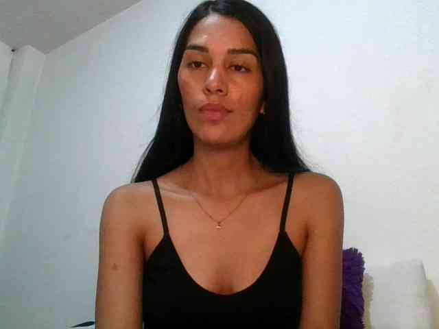 JuanaBrunette webcam