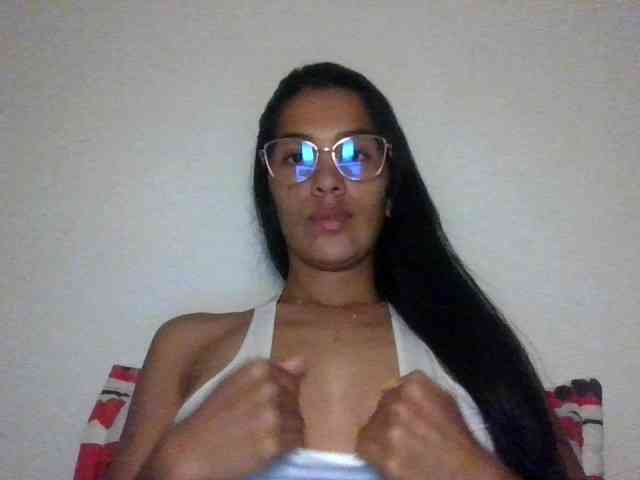 JuanaBrunette webcam