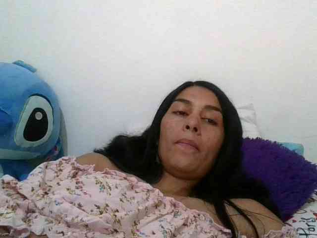 JuanaBrunette webcam
