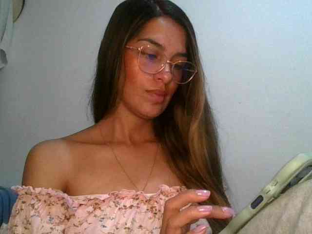 JuanaBrunette webcam