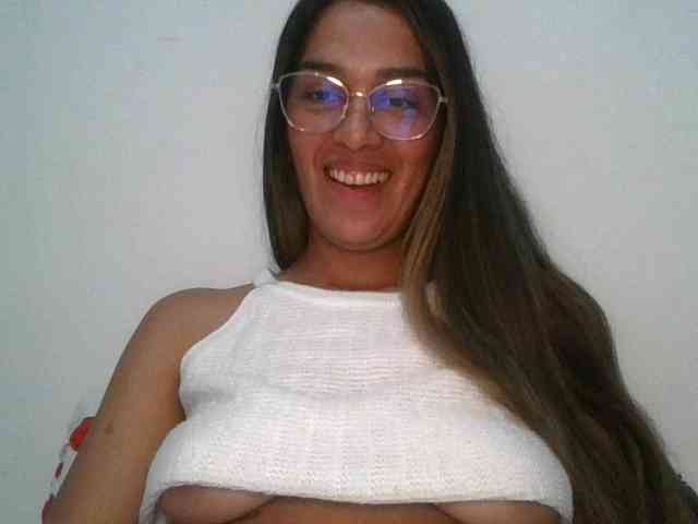 JuanaBrunette webcam