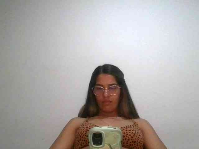 JuanaBrunette webcam