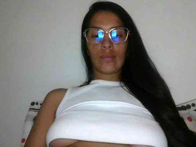 JuanaBrunette webcam