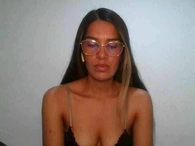 JuanaBrunette webcam