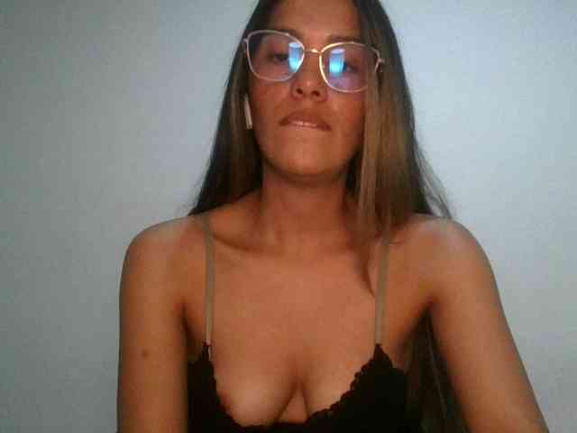 JuanaBrunette webcam