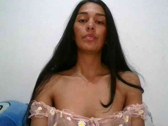 JuanaBrunette webcam