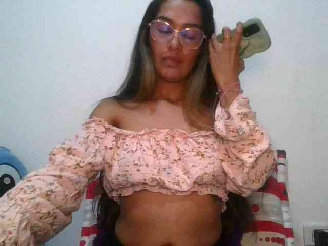 JuanaBrunette webcam